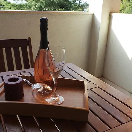 Henc Διαμέρισμα *