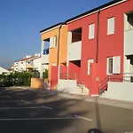 Henc Новиград